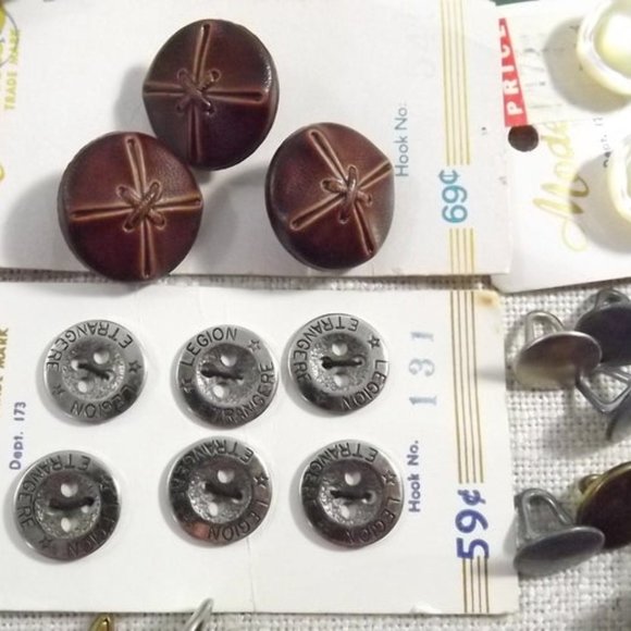 Assorted Buttons for Your Vintage Wardrobe - Picture 4 of 6